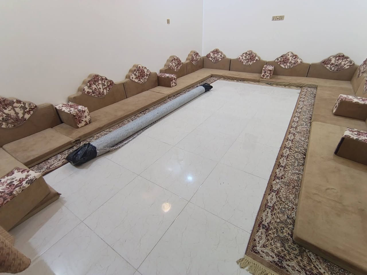 جلسة للبيع  سعره ٢٥٠


**إذا كنت صاحب هذا الإعلان وتريد حذفه لأي سبب، رجاءا أرسل رسالة إلى الدعم الفني**