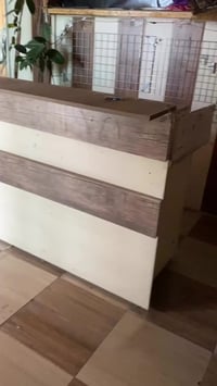 ميز إداري للبيع جاهز ونظيف . وبها مكان حاسبه هم السعر ٣٥٠ الف وبها مجا...