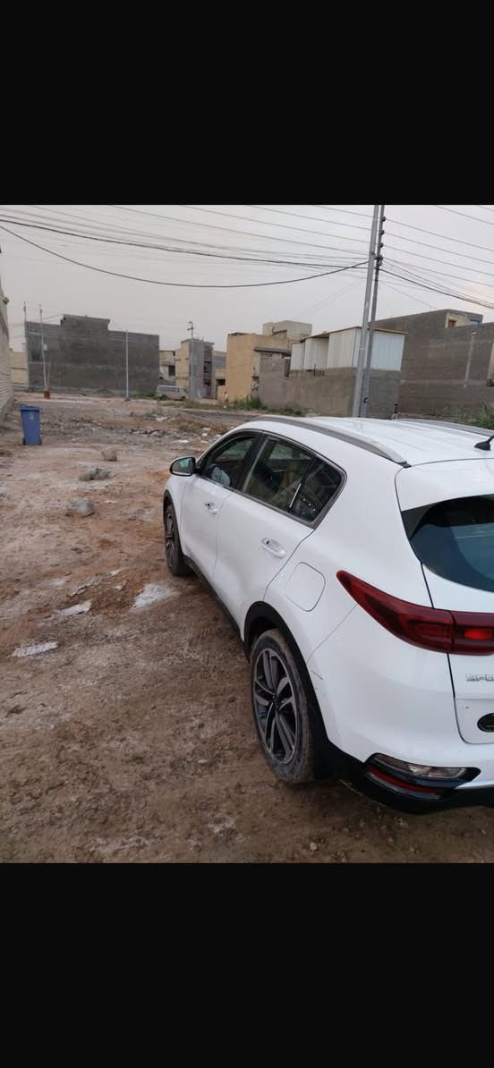 السلام عليكم
كيا سبورتج 2020 باسمي ماشيه 80 آلف السياره بيها صبغ كد شبر بالدعاميه الخلفيه وبيها بارد بسيط السياره بصمه ترحيب السعر 200 وبيها مجال بسيط 
مكاني بغداد الشعب 
***********
