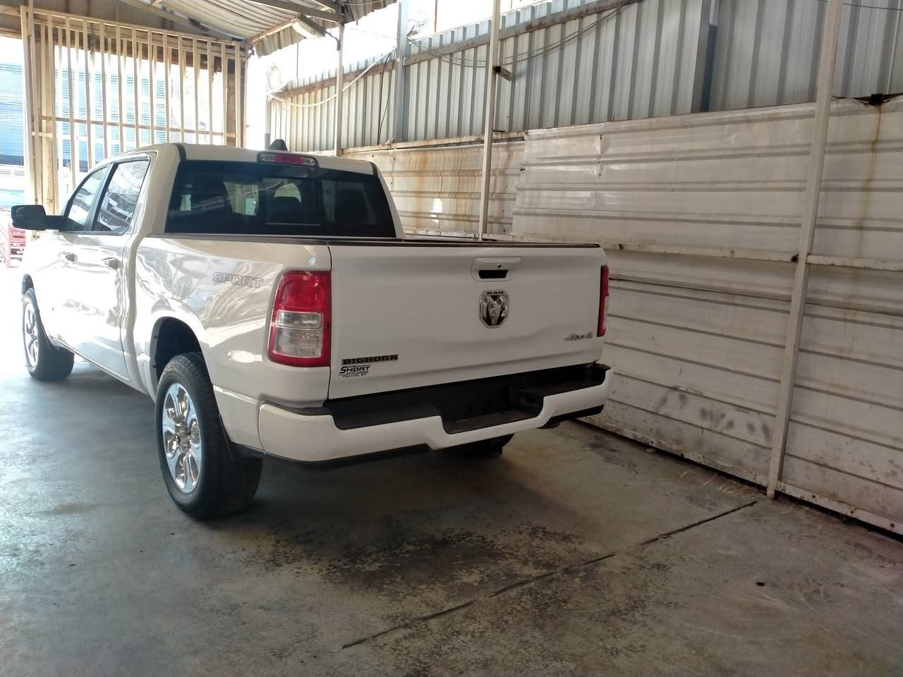 دوج رام اتيورك موديل 2023 وراد امريكي
سيارة جديدة حادثهة موضح بالصور السعر 235موبايل ***********
