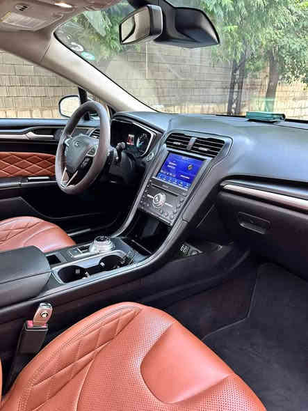 فورد فيوجن  تيتانيوم 1/1 موديل 2019 مكينه 2000 تيربو 
ماشية 97 الف ميل
مواصفات 
رادار امامي خلفي 
حساسات 
كاميرا
سلايد 
كشنات كهرباء الجهتين وخزن وتبريد وتدفئه 
اناره داخليه 7 الوان 
تبريد قطعتين 
تحديد مسار 
تشغيل عن بعد 
دخول ذكي بدون مفتاح وترحيب 
شاشة كبيره تدعم كار بلي 
رقم اربيل باسمي 

عنوان السيارة بغداد
***********
 حادثها فقط دعامية خلفية 

السعر واتساب 

ملاحظه مهمه ( السياره تيتانيوم ) يعني فول الفول 
جماعة ال 130 وال140 وال 150 لتراسلوني رجاءآ
