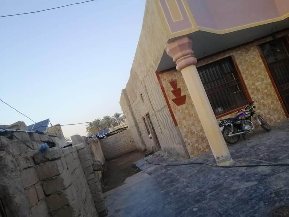 السلام عليكم
دار اللبيع
طابو زراعي سند ٢٥
يحتوي على ٣ غرف نوم
مساحته البناء 180 متر
امضيف او هول اممر او مطبخ
البيت نضيف كما واضح بل الصور
يبعد عن الجامعه ٥ كيلو
بل القرب من ثلاث مدارس  ابتدائية ومتوسطة اعداديه
المكان خلف إبراهيم الخليل ***********
الشراي بيي خير لو يدالل
