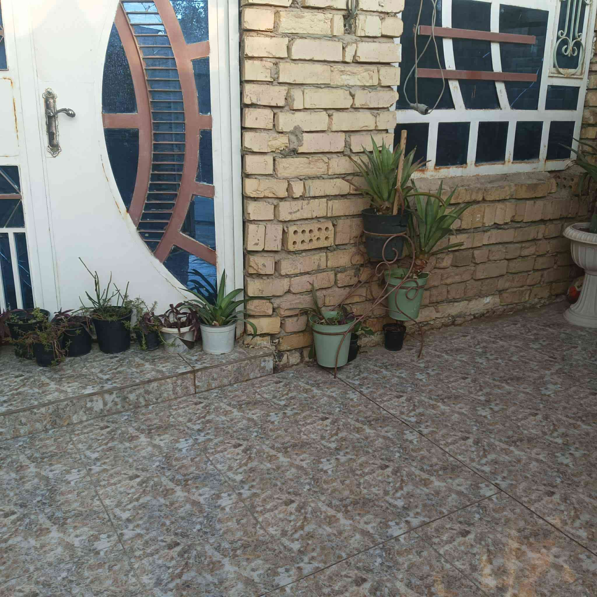 السلام عليكم ورحمة الله وبركاته 
📌

🏡 بيت للبيع

🕹️ الموقع: واسط العزيزية / منطقة الحي العسكري 
قريب على الشارع العام

🛑تفاصيل العقار:

🛑المساحة: 120 متر

🛑الواجهة: 6 متر

🛑 استقبال 
🛑 صالة 
🛑صحيات 
🛑مطبخ 
📐عدد الغرف: 3 غرف نوم

🏗️البناء: حديث

🎥 باقي التفاصيل داخل المنشور 

📞 للاستفسار:اكثر  يرجى مراسلة الصفحة خاص لطفاً 💫.


**إذا كنت صاحب هذا الإعلان وتريد حذفه لأي سبب، رجاءا أرسل رسالة إلى الدعم الفني**