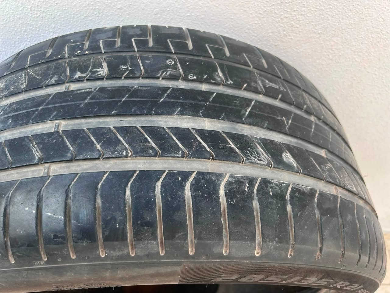 السلام عليكم
تايرات بي ام دبليو 740i/760i 2025 للبيع
تك امامي اصلي مال عروش مبطن بالأسفنج حجم 255/40 R21
 تك خلفي اصلي أيضاً حجم  285/35 R21
ثنينهم حجم ويل ٢١
للشراء التواصل مع ***********
سعر التك 350$  وبيها مجال
مستعملات تقريباً ٤-٥ أشهر
