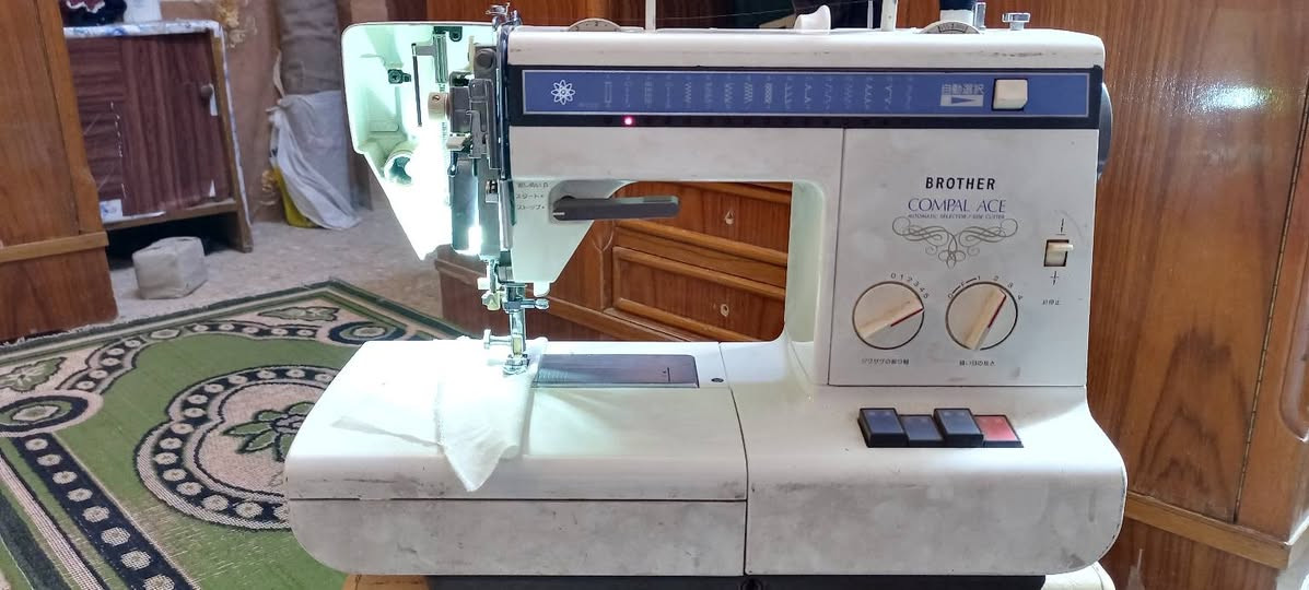 سلام عليكم  عدي هذني المكاين  البيع  اذا افيدن المصلحين  وحده عاطله  وثنين شغلات  ام القماش البيض تخيط وثانيه ماتلكف الخيط الفيدنه اينطينه بيهن سعر وياخذهن شلع


**إذا كنت صاحب هذا الإعلان وتريد حذفه لأي سبب، رجاءا أرسل رسالة إلى الدعم الفني**