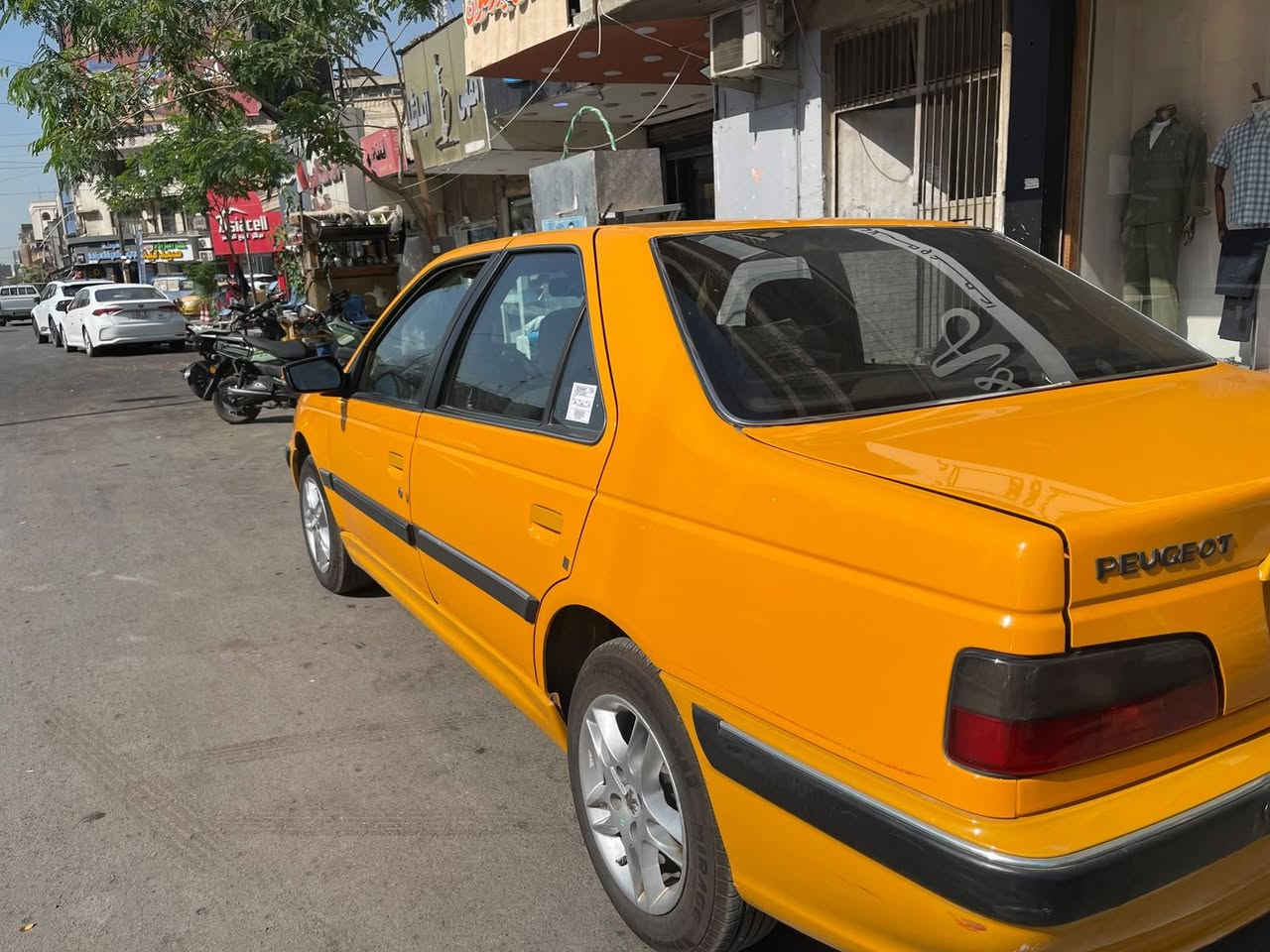 السلام عليكم
بيجو بارص موديل 23 بغداد حرة 
الكشر مكفول والداخل على وضع الشركة 
تخم تاير جديد تبريد ثلج الحماوة خير من الله 
تحكم ستيرن السيارة كلش نظيفة 
بس مبدل كازكيت فقط للأمانة 
العنوان بغداد الزعفرانية 
السعر 71 ورقة 
للاستفسار ***********
