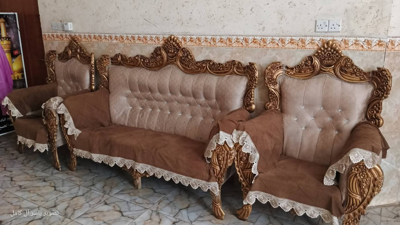 السلام عليكم تخم 8 قطع للبيع مستعمل اخو الجديد ويا 5 ماصات ومخاد 
مكاني الحله ابي غرق 
***********♕♕***********‬‏
