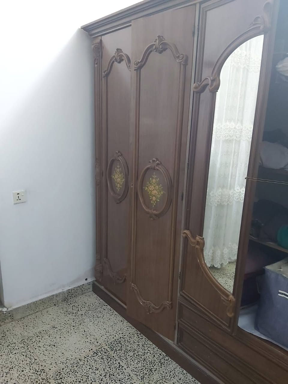 السلام عليكم غرفه نوم للبيع خشب إيطالي للإستفسار الاتصال على الرقم ***********
