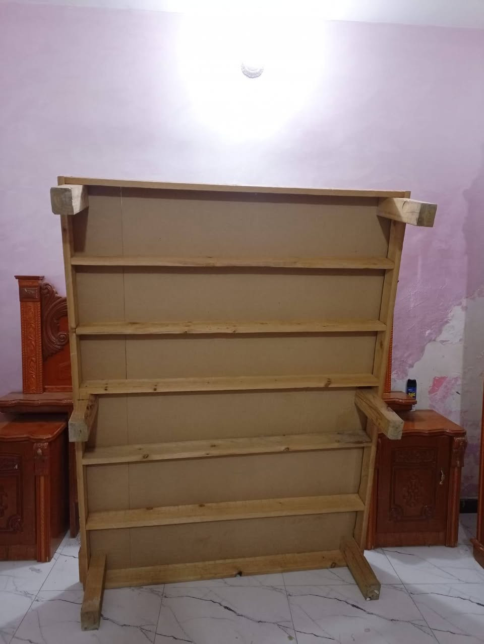 السلام عليكم غرفه اخشاب نظيفه للبيع السعر 550 ناصريه مركز ***********
