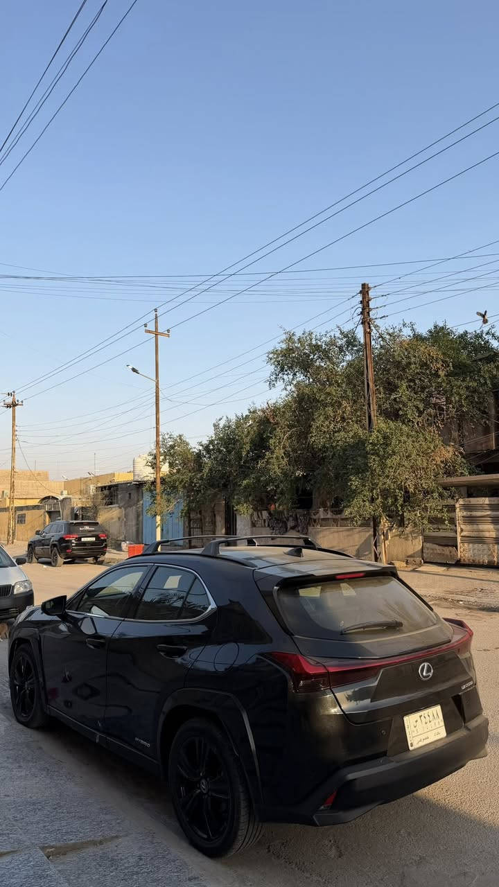 السلام عليكم / لكزز هايبرد 2022
LEXUS UX 250 H
رقم بغداد مميز 
كلش جديده السياره  
اعله فئه 1/1
لون اسود + داخل لونين بلادي بنفسجي واسود 
احزمه بنفسجي دشبول لونين 
كشنات جلد تدفئه تبريد 
بانوراما 
حساسات 
رادار 
تحديد مسار 
وبعد بيها كلش هواي مواصفات 
تخم تاير جديد صارله اقل الشهر 
ماشيه 35 الف كيلو 
وارد امريكي حادث جاملغ وشويه من البنيد وبارد بلباب بدون لغد وشاصي دواخل سليمه 
مانقصها شي 
السعر 245 وبيها مجال
البصرة / الجبيلة 
***********
