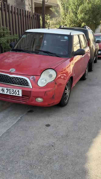 السلام عليكم عندي ليفان موديل 2013 
كير عادي محرك بلادي قبق اسود 
سياره جاهزه كير محرك تبريد صدر كله نضيف 
تخم تاير جديد 
رايدها 37وبيها مجال بسيط 
الاستفسار ***********
رقم وهزه وسنوية جديد بغداد
