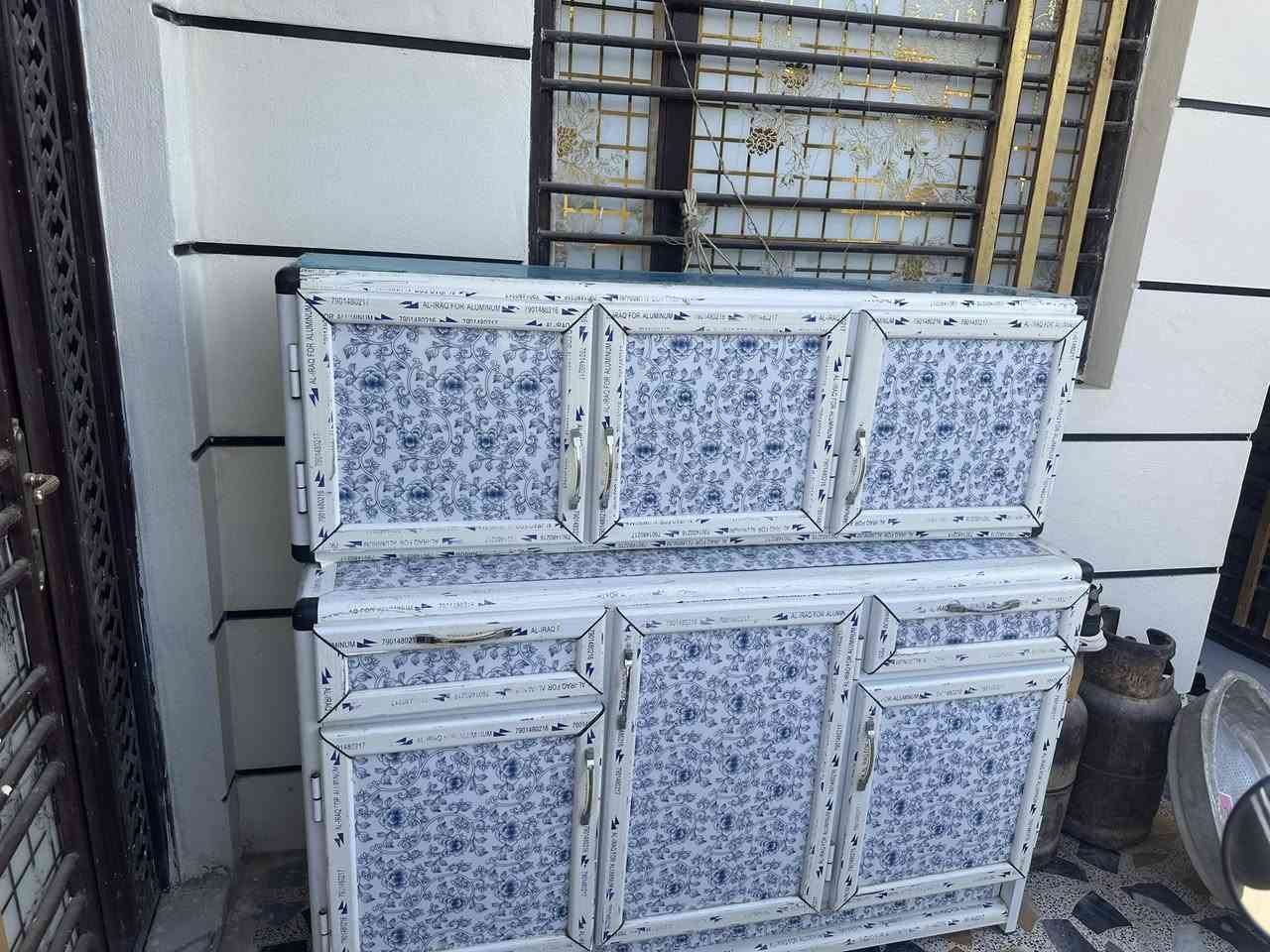 السلام عليكم كاونتر وملحق متر ونص جديد كلش قيم السعر بال يرضى الله للاتصال ***********
