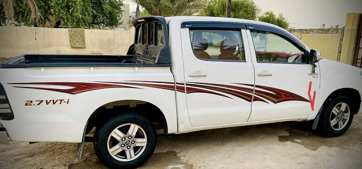 السلام عليكم …
للبيع والمراوس توتوتا هايلوكس موديل 2014 اوتماتيك رقم بغداد شاصي 12 السياره جديده ومكفوله من كلشي عدا شبرين صبغ موضحات في الصوره مشايه 247 الف للستفسار الاتصال ع الرقم ***********
