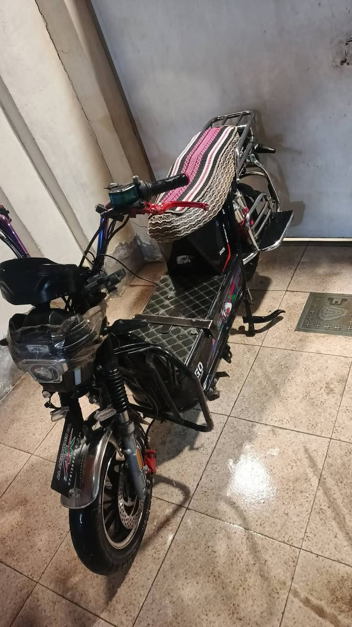 سلام عليكم ماطور شحن للبيع بطاريات نص عمر السعر 275وهذا كدامكم مكاني جولان قرب مدرسه الخليج رقمي ***********
