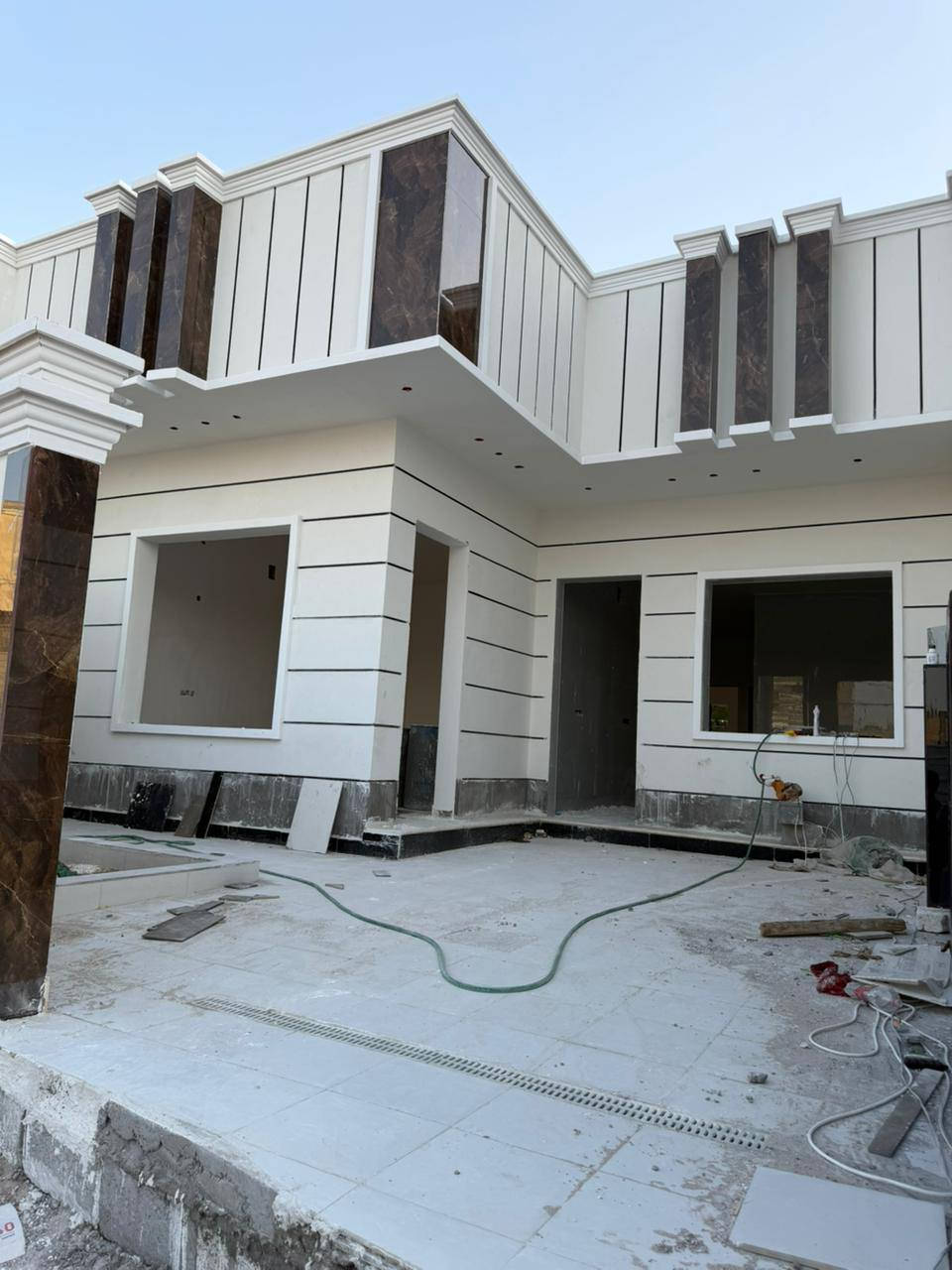 السلام عليكم ورحمه الله وبركاته
يوجد لدينا منزل🏠🏠 مساحه المنزل 200متر الأرض طابو زراعي بسم عراقي 🟦🟦🟦 السعر 140 
العنوان البصرة أبو الخصيب البهادريه 🟨🟨🟨
للاستفسار الاتصال برقم ***********
