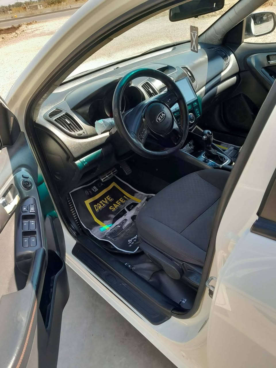 (السلام عليكم )
سيراتو للبيع
 موديل 13 خليجيه فول مواصفات 
 عده البصمه مكفوله كفاله عامه
 رقم شمالي
 السعر 117وبيهه مجال
 المكان بابل الاسكندريه 
للاستفسار الاتصال علا الرقم
‏‪***********‬‏
