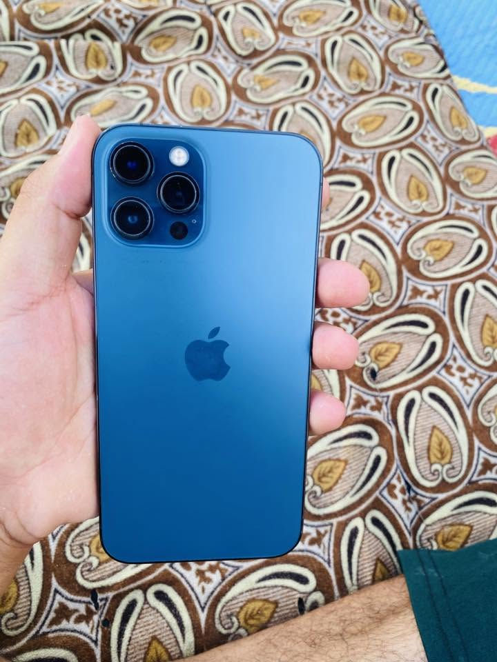 ايفون 12 برو ماكس شرق أوصاط جاز نضيف وكلشي مابدا بيه بطريه 75 سعر 575وبيه مجال***********متوجد بس وتساب
