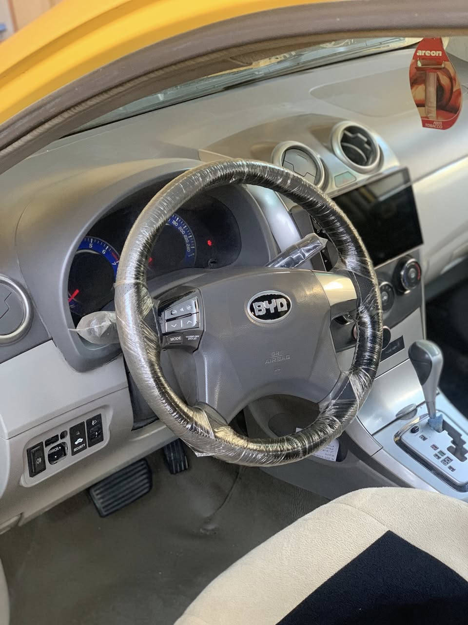 سياره بي واي دي للبيع موديل 2014 محرك بلادي ياباني كير محور مال مني كوبر شرط شلعه ومعدل سياره تحكمات ستيرن فتحه سقف كهربائيات كلهه شغاله مصفره هيئه وغرامات بسمي تحويل ثاني يوم رقمهه بغداد بيهه فقط بنيد وجاملغ صبغ فقط برغي واحد مناقصهه سعر ٥٧ وبيهه مجال لشراي مكان دوره ***********
