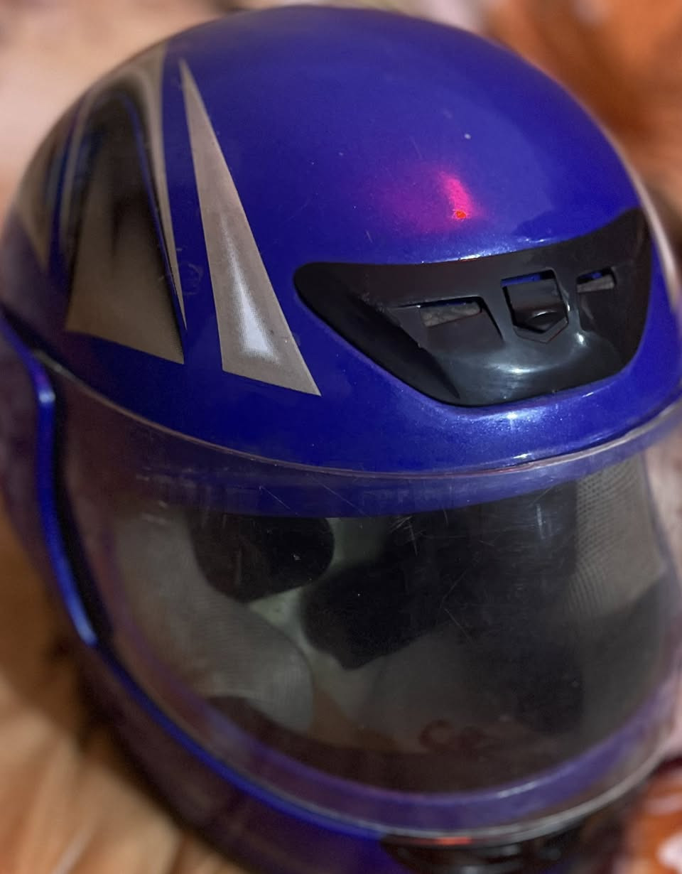 سلام عليكم خوذه لبيع سعر ٣٥ وبيه مجال رقم الهاتف ***********
