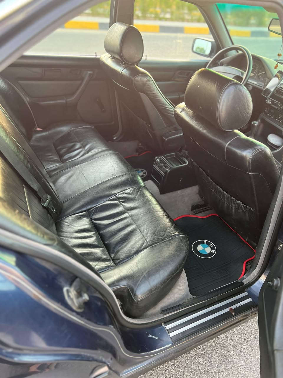 السلام عليكم BMW 520 موديل 91 رقم نينوى 
مكفولة من الحادث مكينة وكير وتبريد شرط
لايت زينون مضخم صوت مكان السيارة موصل الايسر
السعر ٦٧$ وبي مجال
***********
