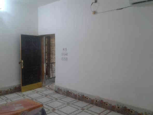 مشتمل طابق ثاني للايجار في داموك الحقوقيين مجاور مدرسة اليسر غرفة نوم وصالة ومطبخ وصحيات وصطح كبير بناء حديث كلة سيراميك رايدة 250 والكهرباء والماي علي للاستفسار ***********
