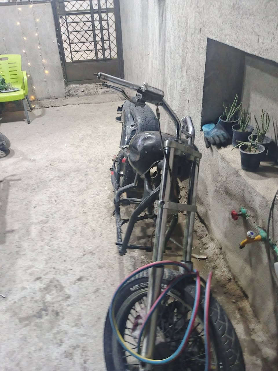 السلام عليكم هوندا ستد ٤٠٠ الدراجه شوفت عينك وياها غراض كامله نقص (يطغ محرك وضفيره )
بيهه عقل اصلي شغال 
السعر 300
تواصل ***********
