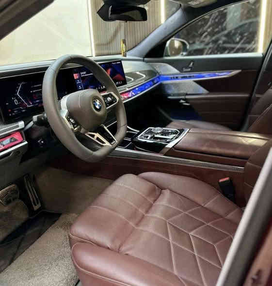 السلام عليكم الكرستاله للبيع 💎
Bmw 7 series 740i M package 
تو كلر اصل لونين السياره
 خليجي وكاله العروش 
2023 ماشيه 42000km مكفوله  
فول١/١ داخل وخارج كرستال 
بوب كهرباء تفتح عن بعد بالريمونت 
المقعد الخلفي Vip
كل المقاعد مساج وتدفئه وتبريد 
برادات خمسه 
وباقي مواصفات الكرستاله معروفه 
السعر: 10 شدات 
100 الف دولار وبيها مجال بسيط
مكان السياره/ بغداد اليرموك 
للاستفسار 
***********
