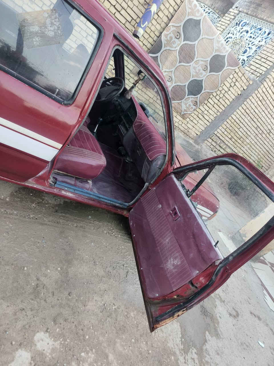 السلام عليكم تيوتا للبيع موديل 91 شاصي كير مكينه اكسن مكفولات سياره رقم مثنئ مشروع وطني سنويه ل 27 دوشمه جديده مكان لسياره لناصريه تقاطع لجندي قرب مجمع سيد صلااح لسعر 35 وبيها مجال ***********
