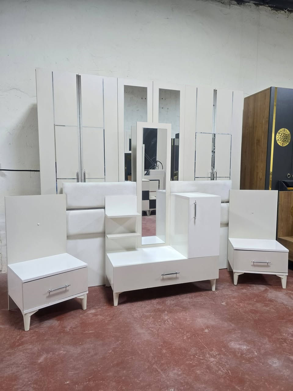 6 قطع اخت الجديده خشب تركي اصلي واصله شد ونقل داخل بغداد للحجز خاص او واتساب ***********
