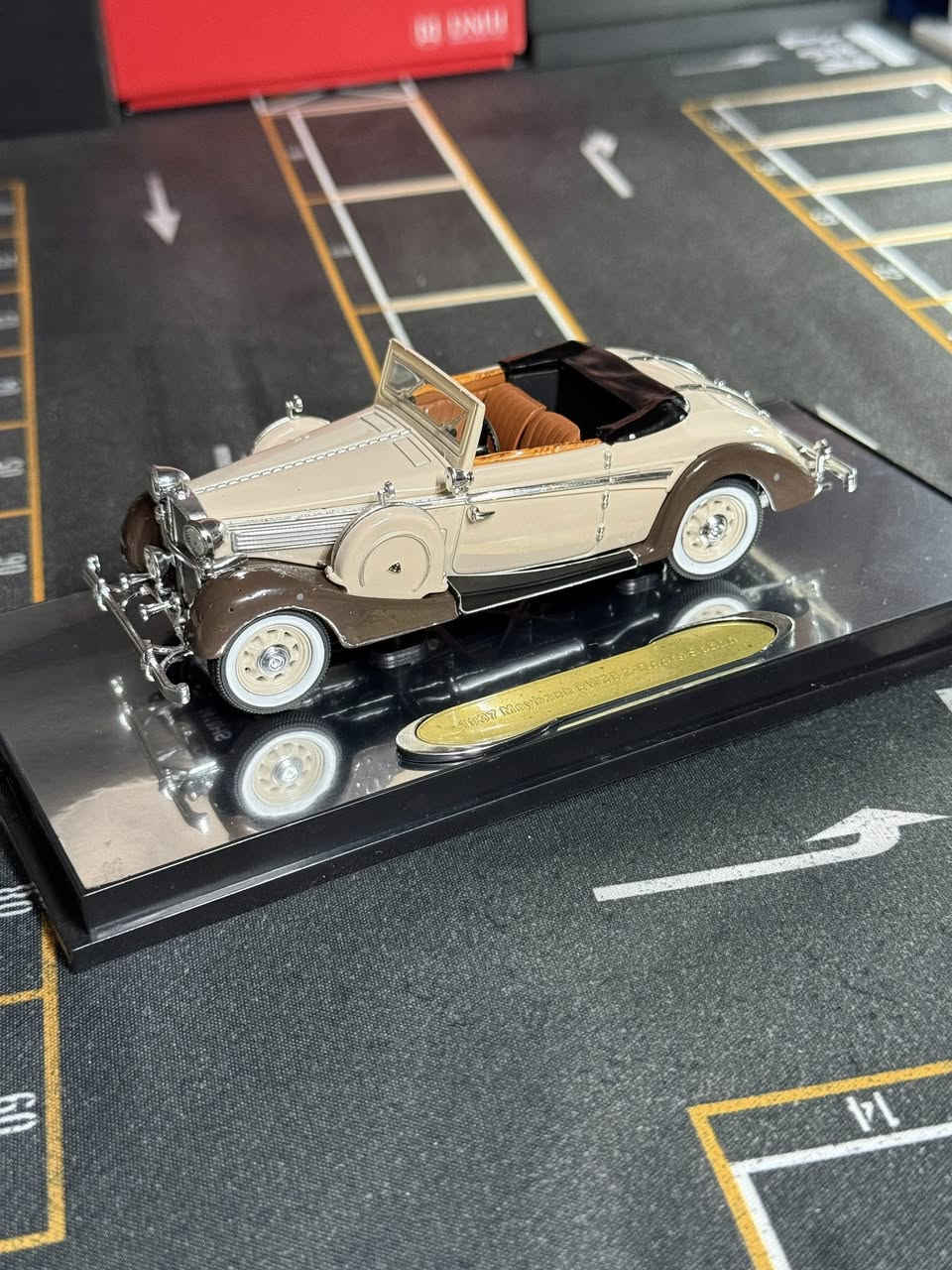 انتاج عريق PREMIER MINIATURE
الهندسة الالمانية 🩶
مايباخ 1937 SW38 2DOOR 
    متوفرة الان ✅.      Scale 1/43 

السعر ٤٠ الف 

#diecast #diecastcollector #مصغرات #mercedesbenz #maybach


**إذا كنت صاحب هذا الإعلان وتريد حذفه لأي سبب، رجاءا أرسل رسالة إلى الدعم الفني**