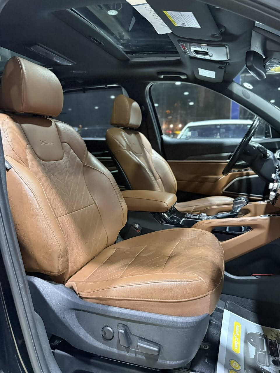 #كيا تيلورايد فئة SX X-LINE فول مواصفات موديل 2023
#الضرر  : تبديل باب الجنطة اصلي نفس اللون فقط
#الرقم : اربيل
#الايرباك : بدون ضرر اي ايرباك

#المواصفات : 
▪️السيارة : كيا تولارايد SX اعلى فئة
▪️الموديل : 2023
▪️المحرك : 3.8L (ستة سلندر)
▪️العداد : 30 الف ميل حقيقي
▪️حجم الويل : ويل كب حجم 19 اسود مع طقم تايرات بحالة ممتازة
▪️كامرة محيطية عدد 5 برؤية 360 درجة
▪️كشنات السيارة جلد مشمشي قرميدي اصل
▪️فتحات سقف 2
▪️بصمات عدد 2 للأبواب مع بصمة تشغيل
▪️خاصية تحديد المسار
▪️رادار امامي للتوقف التلقائي
▪️حساس امامي و خلفي
▪️حساسات و رادارات الاجتياز الجانبية (نقاط عمياء)
▪️كامرة خلفية دوارة اصل مع الستيرن
▪️تحكم فول كهرباء لمقاعد المقدمة 
▪️شاشة الدشبول حجم كبير للتحكم بايعازات السيارة
▪️تدفئة وتبريد لكشنات المقدمة
▪️بردات خلفية اصل
▪️السيارة 7 راكب
▪️ثلاث قطع تبريد
▪️تشغيل عن بعد
▪️جنطة كهرباء
▪️سستم صوت
▪️تحكم ستيرن جهتين بلوتوث وحاكية وكروس سرعة وتحكم صوت 
▪️نظام ABS مانع انزلاق

نكفل السيارة من ( الغرق و الشاصي والايرباك ).

السعر المطلوب : 318 ورقة مع المجال
 
الاتصال على : ***********

معرض سما دبي لتجارة السيارات والمزادات الامريكية
النجف - المدينة المائية -مقابل حي الجامعة
اهلا ومرحبا بكم
