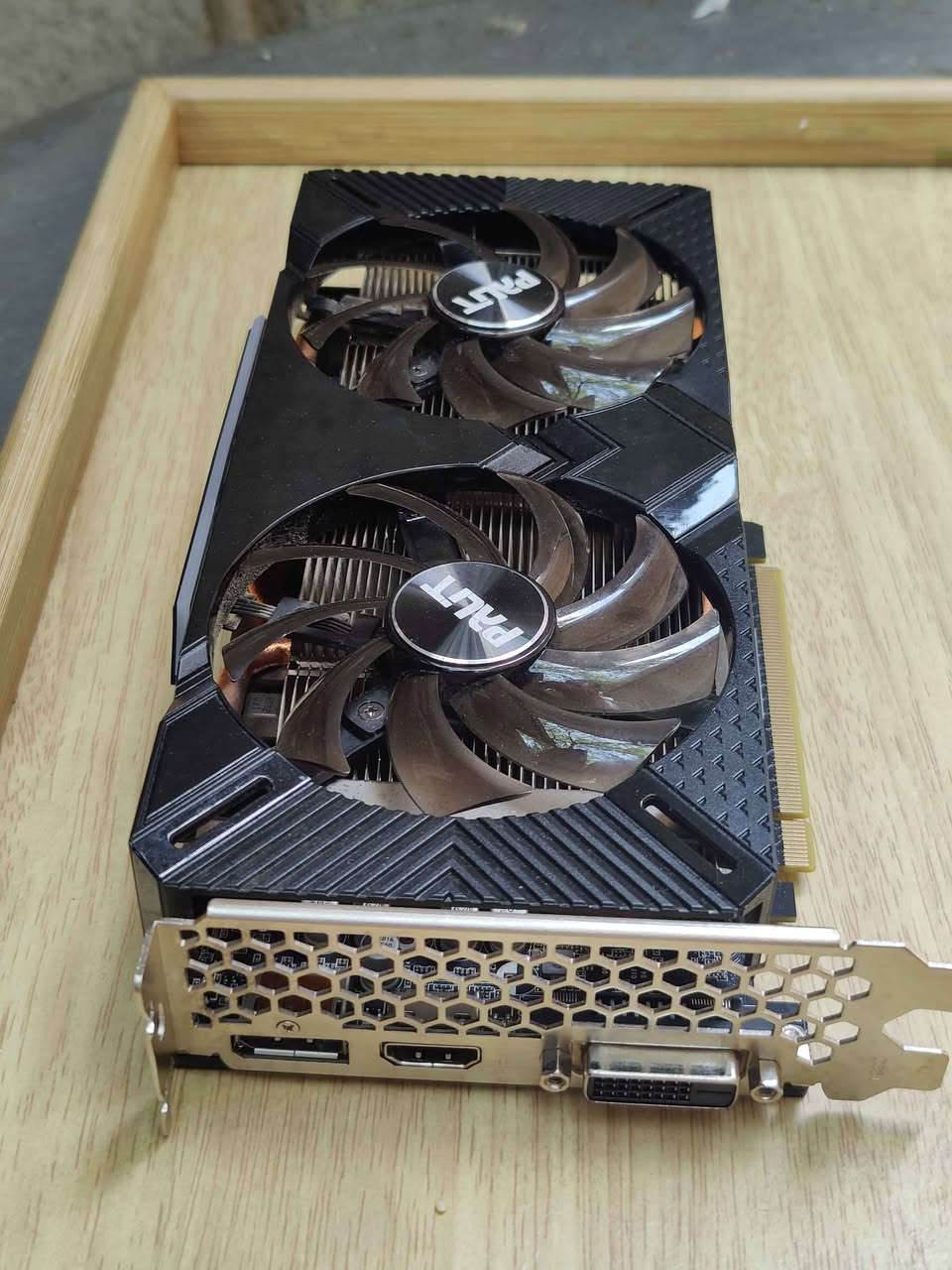 كرت شاشة اقصى حرارة تحت الضغط 62
استخدام العاب فقط شخصي ونظيف جدا 
GTX 1660 SUPER  
اخو الجديد  مضمون ومكفول 
يتوفر توصيل 5 الاف
او تجي تاخذه بغداد
سعر 175 (اخو الجديد)
قطعة واحدة فقط بغداد, العراق


**إذا كنت صاحب هذا الإعلان وتريد حذفه لأي سبب، رجاءا أرسل رسالة إلى الدعم الفني**