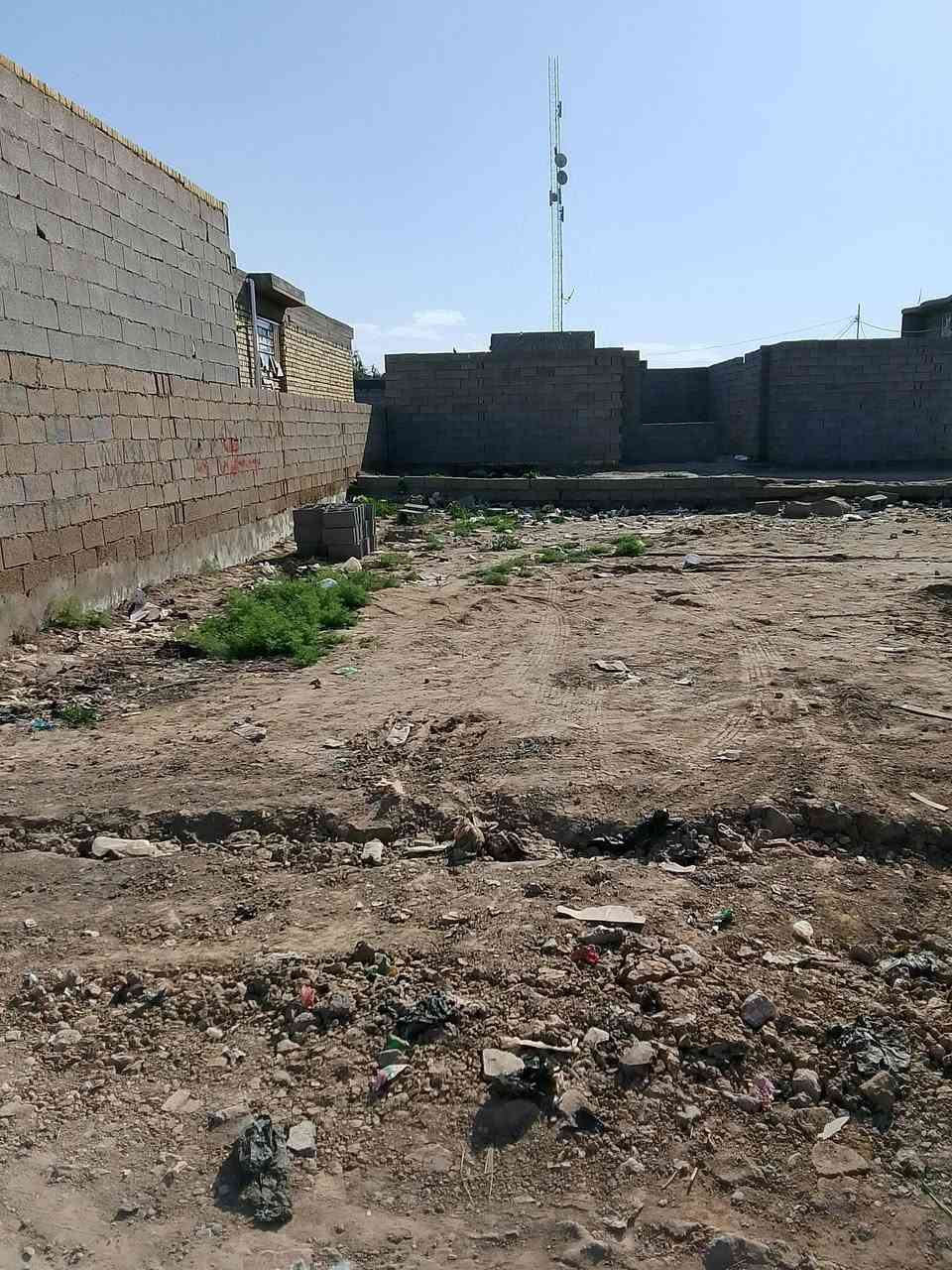 قطعه للبيع 100متر  بحي الكرار شارع بيت حلبوس عن الشراع لعام 200متر كمال لخدمات  ***********
