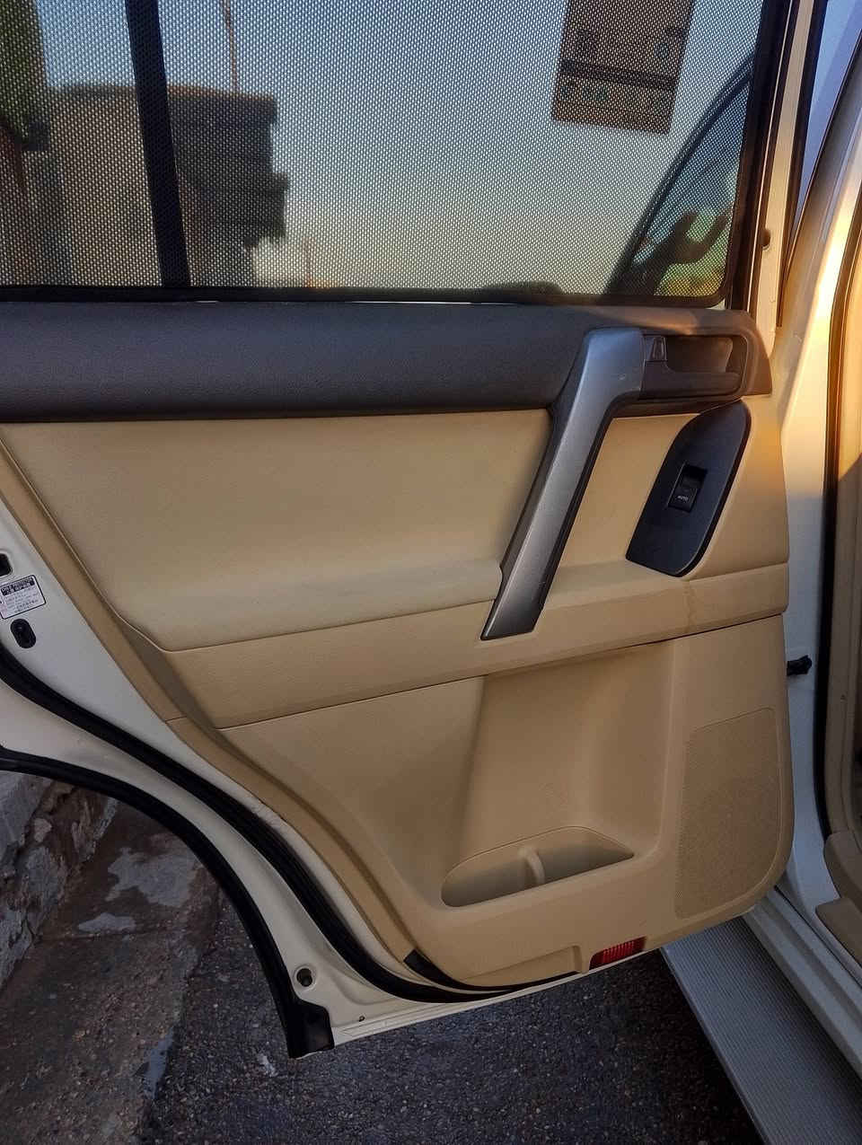 السلام عليكم تيوته برادو مديل 2014 احله من الصور كشنات كهرباءي مري شفط فتحه تبريد 3 قطع تحكم استيرن  ثلاجه مسجل شاشه بصمه 7 راكب اشاير بل مري مكينه6 سلندر مكينه وكير شرط الفحص تخم تأير جديد السعر 300 عنوان بغداد حيور رقم الهاتف ***********
