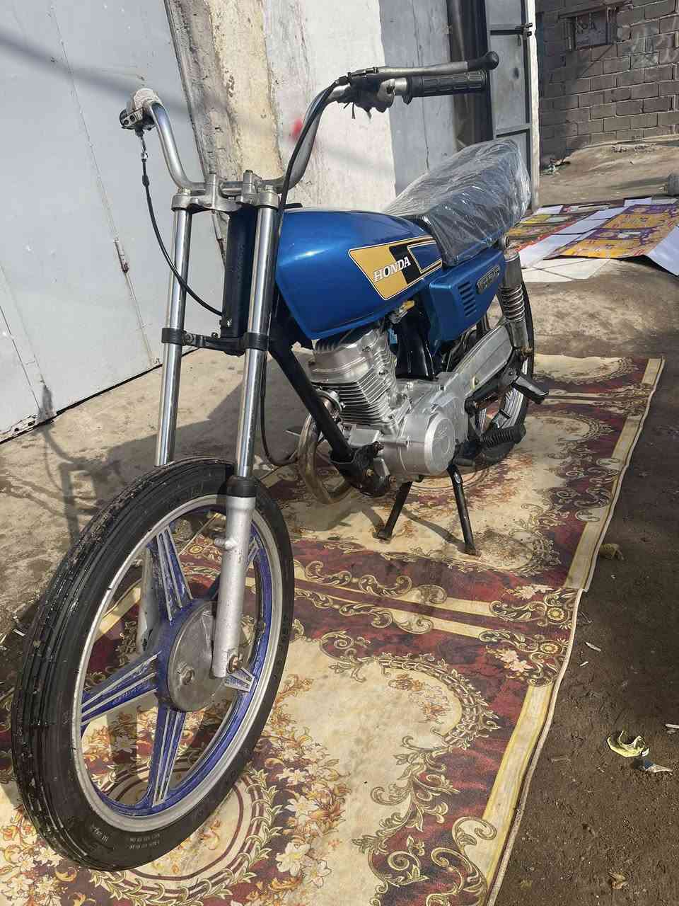 ‏سلام عليكم دراجة للبيع دراجة نامية دراجة نظيفة غراض جدد أدوات سعر 350وبيه مجال قليل حك جيه بصره 5ميل 
رقم لهاتف ***********
