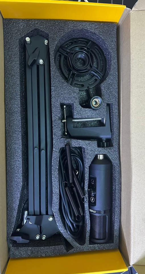 السلام عليكم
مايك maono كامل ملحقات بعدة جديد ٣٠ الف
كيبورد مادلايون مغناطيسي ٣٥ الف 
كيبل كويلد مع حنطة كاربون فايبر ١٥ الف
تواصل واتساب ***********
