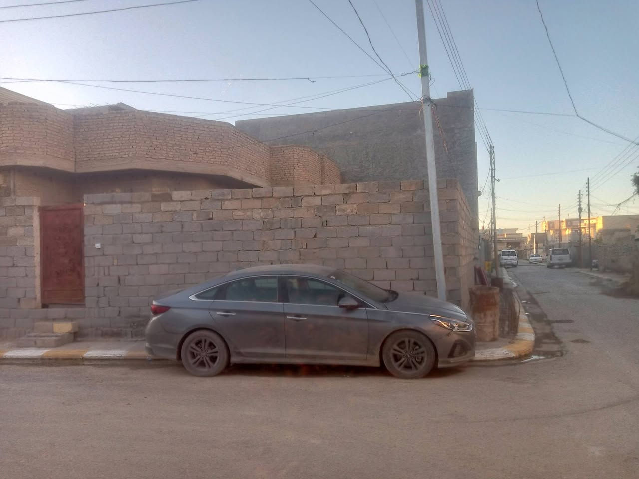سلام عليكم بيت للبيع بحي تأميم             طابو صرف تحويل مباشر مساحه البيت 285متر يحتوي على غرفتين وصاله وستقبال حمام داخلي البيت كلش جبير 
سعر 120 وبي مجال يرهم يجار 
***********
