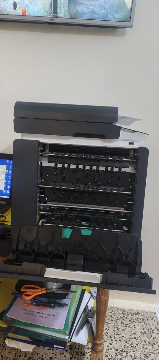 السلام عليكم طابعه للبيع HP477  على فحص 
عداد طباعه 120الف نسخه ☑️
منظومه احباره خارجيه ☑️
حالة ممتازة 
بسبب البيع جان عندي مكتبه وعزلته  
طابعه على فحص طابعه خير من الله 
مكاني بغداد المشتل شاع جامع قرب مدسه خالد بن الوليد
*********** هاذ رقمي ☑️
سعر طابعه 550 الف بيه مجال
