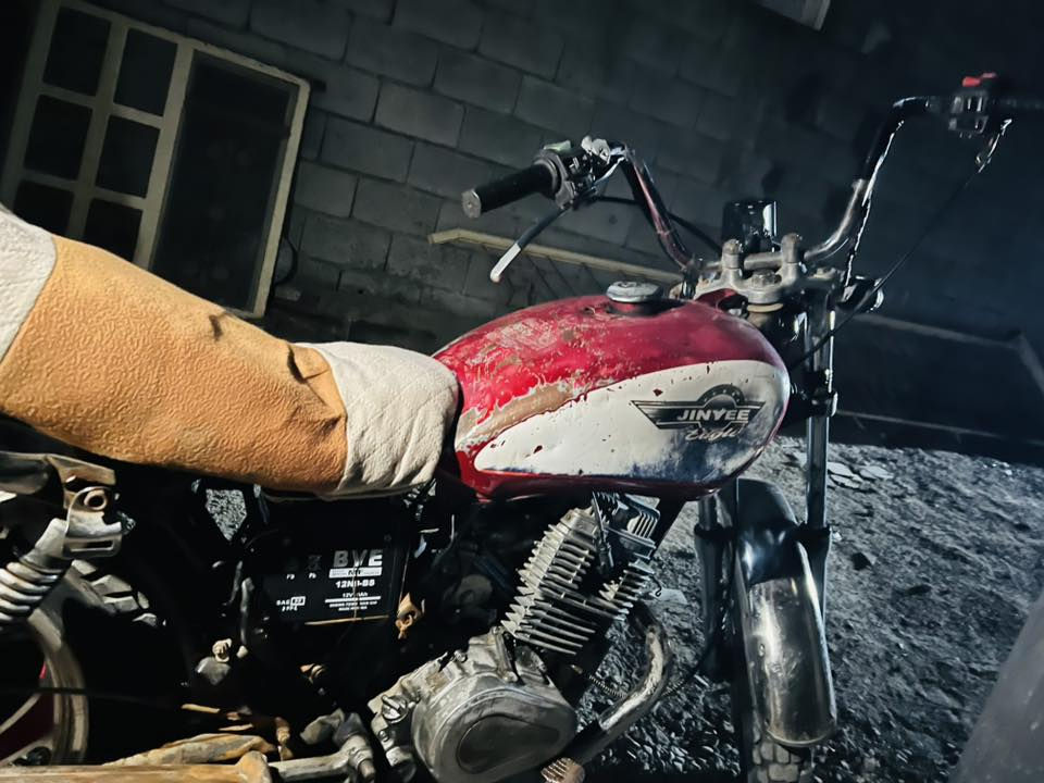 سلام عليكم جني للبيع  يرادله ترتيبات مكينه نضيفه تخبل باتري جديد سلف شغال  دراجه شغاله وتمشي مكاني ناحيه العباره السعر140 وبيها مجال ***********
