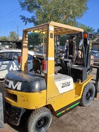 رافعه ياباني 2طن بانزين مال حاويه نضيفه كلش 07733576050