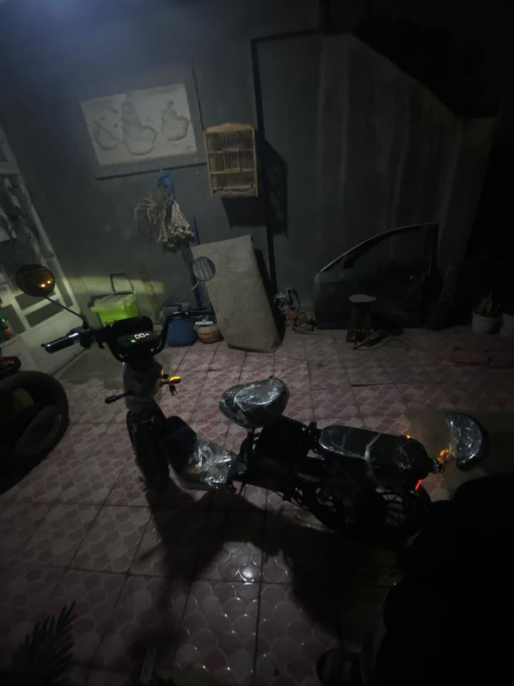 سلام عليكم شباب دراجه شحن k9بطاريات شغاله وشاحنتها موجوده وكامله مكمله عوزها بس سايق عنواني بياع شارع ١٦ قرب التربيه الرقم ***********رقم متوفر عليه وسعرها طل خاص وتدلل
