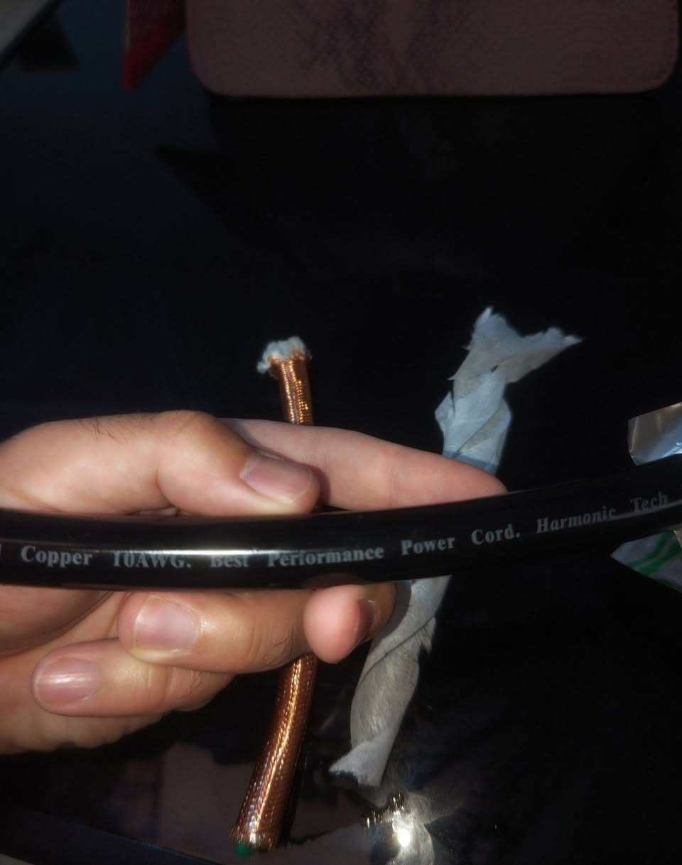 متوفر 28 متر 
Singal crystal copper power wire fantasy 3 OCC 10awg


**إذا كنت صاحب هذا الإعلان وتريد حذفه لأي سبب، رجاءا أرسل رسالة إلى الدعم الفني**