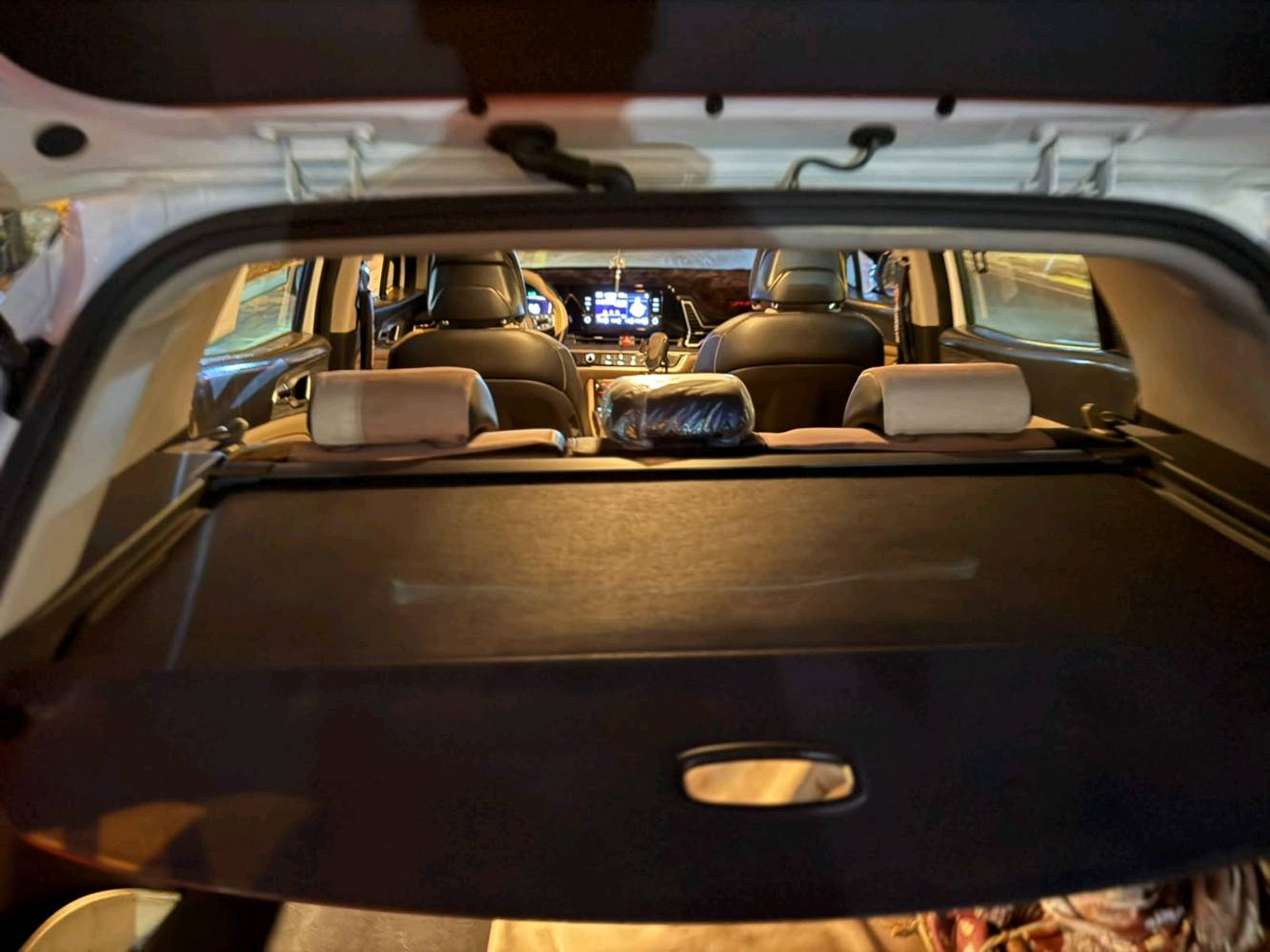 للبيع | كيا سبورتاج 2023 خليجي
🔹 موديل: 2023
🔹 محرك: 2000 CC DOHC
🔹 الممشى: 56000 كم فقط
🔹 رقم بغداد الجديد
المواصفات: ✅ بصمة تشغيل وبصمة أبواب
✅ تشغيل عن بعد
✅ شاشة وسطية طويلة
✅ أنظمة مساعدة على القيادة
✅ تحكم من المقود (ستيرن)
✅ شيفترات تبديل السرعة
✅ إشارات بالمرايا
✅ هند بريك إلكتروني (بصمة)
✅ حساسات أمامية وخلفية
✅ مقعد السائق كهربائي
✅ تدفئة المقاعد
✅ كروز كنترول (مثبت سرعة)
✅ زينون + LED نهاري (شكل X)
✅ أضواء خلفية LED
✅ إضاءة ترحيبية
🔹 السيارة نظيفة جدًا من الداخل والخارج، والمحرك والكير والشاصي بحالة ممتازة. 🔹 يوجد حادث أمامي سابق وتم إصلاحه باحتراف، وتقرير الفحص متوفر

رقم الهاتف / ***********
المكان بغداد / حي حطين 