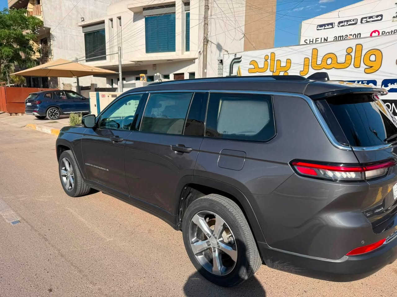 السلام عليكم

جيب فئة لمتد  بلاص الشكل الجديد

موديل 2021

حجم المحرك V6 3.6L 

مااشيه 65 kM

رقم بغدا  باسمي 
كشنات جلد لون بيجي 
دشبول اسود صاج وبيجي 

مفتاح التشغيل بصمة 

تشغيل عن بعد 

فتحه سقف  قطعتين بنوراما 

فتح الصندوق كهرباء 

 دفع رباعي 4WD

اريل نفكيتر 

رادار امامي جانبي 

حساس خلفي امامي 

مانع تصادم

 تحديد المسار

نظام الرؤية الليلية

لايت زينون + LED 

بك لايت LED 

4 دسك

حساسات ضغط الاطارات 

اشارة في المرايا الجانبية 

النقطة العمياء

كير ماوس 

هاند بريك كهرباء 

شاشة Apple Car play 

كاميرا خلفيه

 اناره الداخلية LED 

مقود جلد  ومخمل

شفتات مقود 

مثبت السرعة Cruise 

المودات والاوامر الصوتية 
7 راكب 

المقعدالامامية كهرباء 

خزن ميموري الكراسي

تدفئة المقاعد

قطعتين تبريد 

نظام مانع الانزلاق  

حاملات الأكواب 

 

تدفئه بالستيرن

اشاير بلمري 

 لحادث  چاملغ جهة الصدر فقط خدوش 

داخل كله سليم حته الايرباك وشاصي كفاله 

السعر  30 الف  3 شدات وبيها مجال

مكان سياره بغداد 
 
***********
