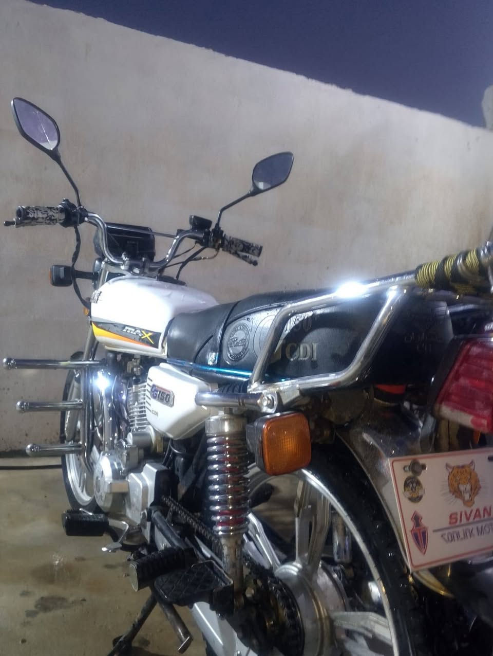 دراجه نوع سيفان (ايراني ) 
حجم 150
موديل 2023 نشاط خير من الله
الدراجه نضيفة مثل ما موضح بل صور
السعر = 600 الف وبيها مجال بسيط
رقم الهاتف*********** رقم بي واتس او اتصال
عنوانه :  القائم سعده
