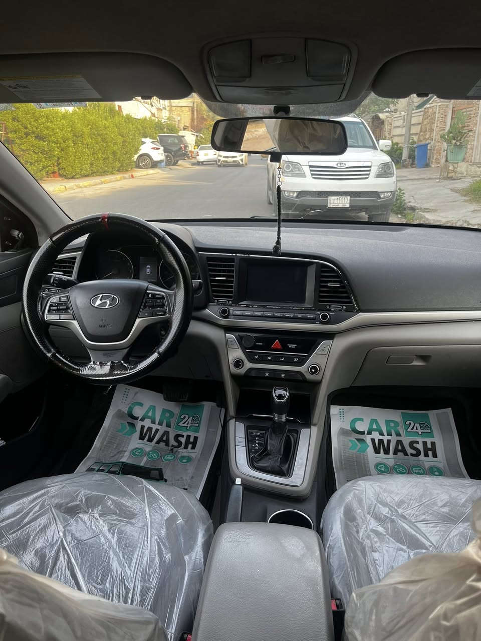 سلام عليكم

النترا 18 وارد امريكي داخلة كلين  وبيها دعاميات ودوسة صبغ وشوية بارد بباب السايق صور السونار مرفقة
مواصفات 
تحكمات ستيرن 
رادارات جانبية
وضعيات قيادة
شاشة بلادية
كامرة دوارة بلادية
والسيارة عليها منضومة غاز 
سعر 132 وبيها مجال 
مكان السيارة بغداد الحرية 
***********
