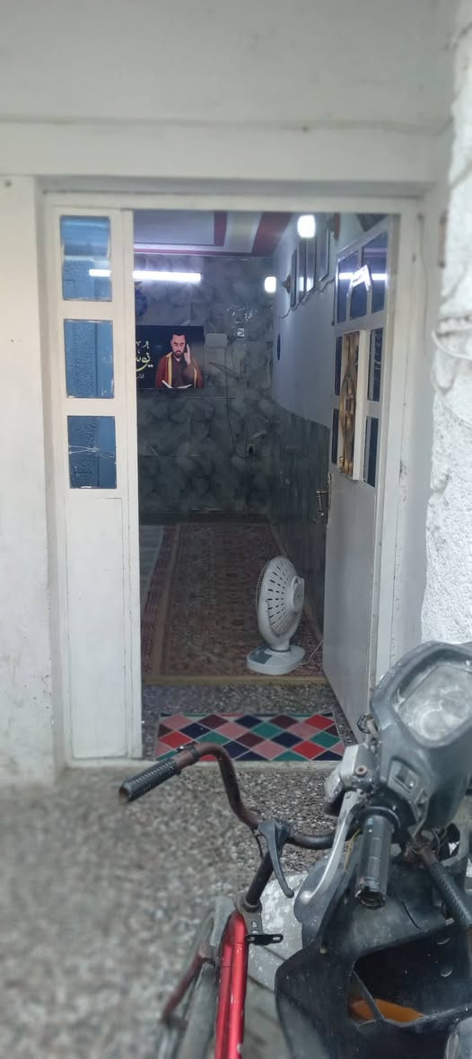 السلام عليكم اعيد النشر بسبب الوعود الكاذبة بيت ٨٠متر للبيع بشعلة قطاع ١٢للبيع طابو صرف سند بسمي البيت عكادة طابق ونص كامل من كهرباء وماء ومجاري للتواصل بي واتساب ***********
