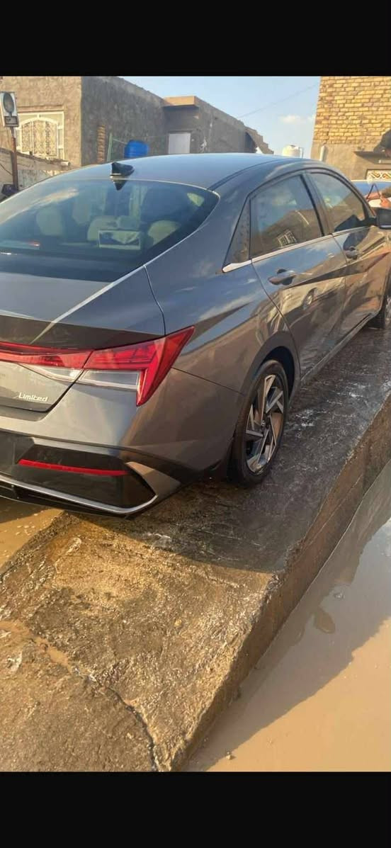 السلام عليكم  النترا موديل ٢٥ لمتد فول مواصفات محرك ٢٠٠٠ دوش رقم بابل بدون حادث نهايتهه ١٨٥ ***********
