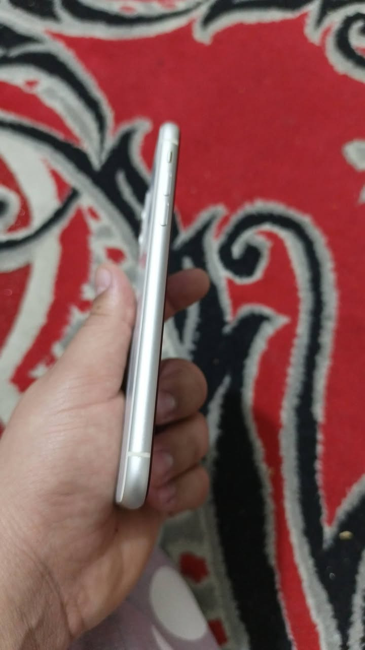 ايفون ١١ بطاريه ٧٩ الجهاز ما مصلح بي اي شي ولا مبدل بي اي شي فقط البطاريه مبدله قبل ٣ سنوات يعني مو وتر بروف خاف تسالون السعر 200 الف مكاني حي اور الشعب رقمي ***********
