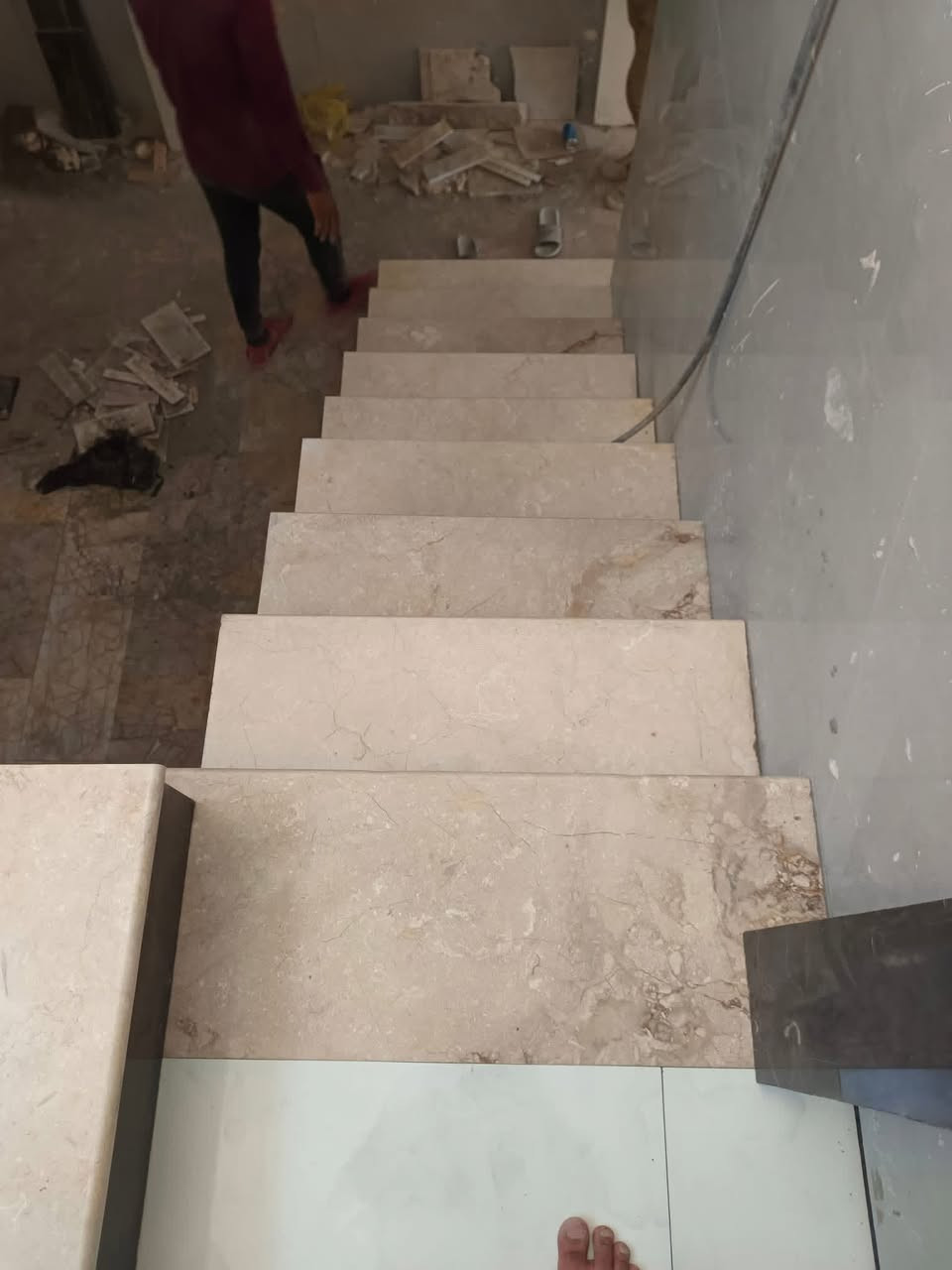 خلفه سراميك جداري ارضي متفرغ حاليا شغل درجه أولى ***********واتساب
